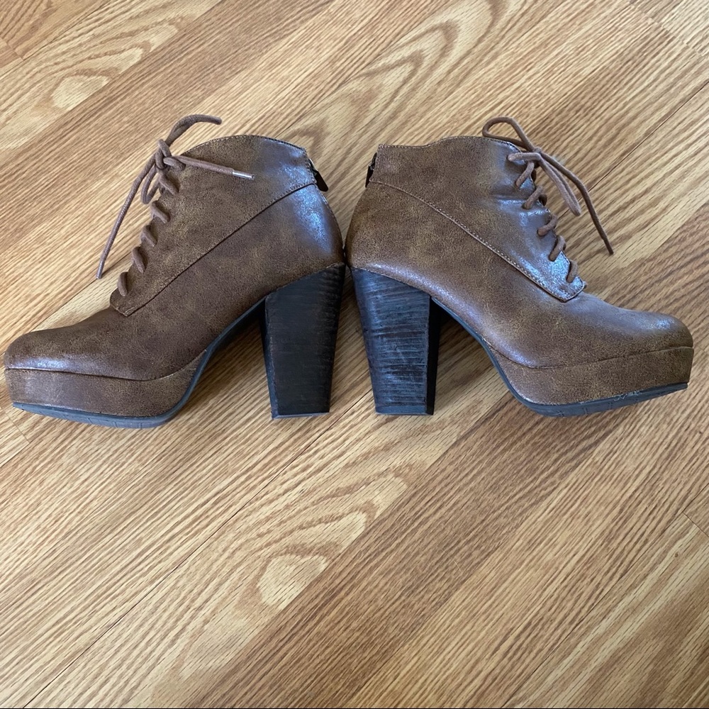 Daisy Fuentes Lace Ankle Boots - Picture 4 of 10